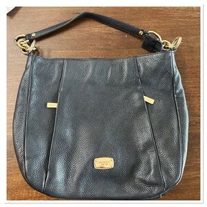 NWOT-Michael Kors Black/Gold Hardware Pebbled Leather Bag. Gorgeous!